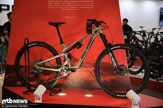 Das Colossus T ist das neue Trail-Bike von Polygon – 160 mm an der Front und 140 mm am Heck, wahlweise fahrbar als 29 oder Mullet (29/27,5) und mit Flipchip ausgestattet. Das Colossus T ist das neue Trail-Bike von Polygon – 160 mm an der Front und 140 mm am Heck, wahlweise fahrbar als 29 oder Mullet (29/27,5) und mit Flipchip ausgestattet.