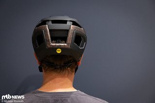 Am Heck ist der Rootage 2 tief nach unten gezogen. Am Heck ist der Rootage 2 tief nach unten gezogen.