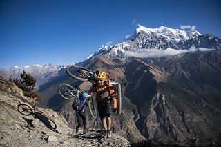 Wer sein Rad liebt, der trägt? Das Bike-Bergsteigen bringt Harald auf abgelegene Routen rund um den Globus