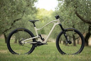 Das Instinctiv M ist mit 29", 27,5" und Mixed-Laufrädern erhältlich und verfügt über ein Pinion-Getriebe Das Instinctiv M ist mit 29", 27,5" und Mixed-Laufrädern erhältlich und verfügt über ein Pinion-Getriebe