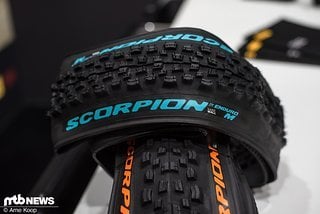 Der Scorpion von Pirelli bekommt zwar keine technischen Updates, aber die Farbtupfer dürften den ein oder anderen trotzdem verzücken.