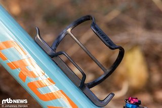 Der Zéfal Pulse S2 Carbon Faschenhalter wird in Frankreich produziert und kommt mit praktischen Details. Der Zéfal Pulse S2 Carbon Faschenhalter wird in Frankreich produziert und kommt mit praktischen Details.