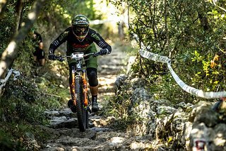 Zum Ende der vierten Abfahrt führt der Trail über eine alte Römerstraße. Hier galt es, einen kühlen Kopf zu bewahren