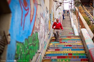 Johannes Fischbach auf der längsten Treppe die wir in Valparaìso, Chile, finden konnten Johannes Fischbach auf der längsten Treppe die wir in Valparaìso, Chile, finden konnten