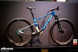 Das Factor Lando XC rollt auf 29"-Laufrädern und verfügt über 115 mm Federweg am Heck und 120 mm an der Front.