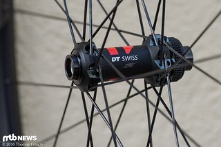 Basis aller Modelle bildet die über Jahre bewährte 240s Nabe mit Straightpull-Speichen und Centerlock Bremsscheibenaufnahme. Basis aller Modelle bildet die über Jahre bewährte 240s Nabe mit Straightpull-Speichen und Centerlock Bremsscheibenaufnahme.
