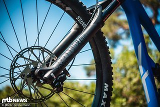 Solides Fahrwerk: Die RockShox Yari RC ist mit 150 mm Federweg ausgestattet. Solides Fahrwerk: Die RockShox Yari RC ist mit 150 mm Federweg ausgestattet.