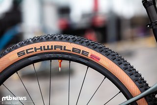 Das Team Maloja Pushbiker setzt auf Schwalbe Reifen in der Breite 2.35"