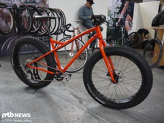 Fließende Linien am Fatbike