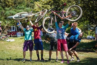 Beste Laune bei Team und Betreuern bei den 24h von Finale Ligure