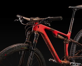 Das DECATHLON Rockrider 940 S ist auch für den harten Einsatz im Gelände gemacht. Das DECATHLON Rockrider 940 S ist auch für den harten Einsatz im Gelände gemacht.