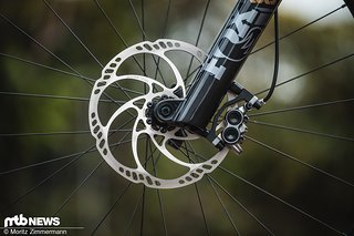 Magura MT7-Bremsen mit 203 mm großen Scheiben vorne und hinten sollen das Jab MX souverän zum Stillstand bringen.