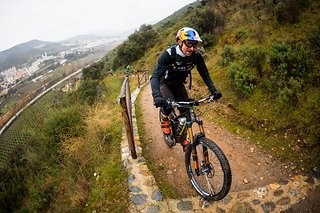 Er fährt aus Muskelkraft: René Wildhaber begleitet die Journalisten mit seinem Race-Bike Er fährt aus Muskelkraft: René Wildhaber begleitet die Journalisten mit seinem Race-Bike