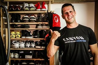 "Ja, ich bin schon etwas schuhverrückt!" "Ja, ich bin schon etwas schuhverrückt!"