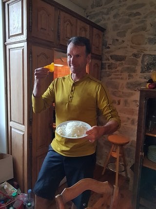 Ibis Gründer Scot Nicol besuchte uns in Millau und kochte für die ganze hungrige Truppe Abendessen. Ein richtig cooler Typ.