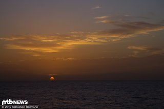 Traumhafter Sonnenuntergang auf dem Meer