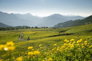 Buon Giorno! Der zweite Tag der Trans-Provence startete ausnahmsweise nicht mit einem ewig langen Anstieg, sondern mit einer Shuttle-Fahrt auf einen Pass