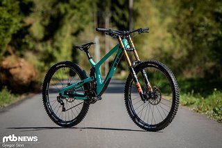 Das Propain Rage CF 29 basiert auf dem 27,5"-Rahmen und lässt sich auf der Hersteller-Website nach Belieben konfigurieren Das Propain Rage CF 29 basiert auf dem 27,5"-Rahmen und lässt sich auf der Hersteller-Website nach Belieben konfigurieren