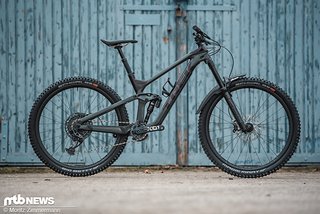 Der Sitzwinkel könnte gerne steiler sein, die gebrochene Carbon-Felge ist ärgerlich und auch der Preis treibt nicht unbedingt Freudentränen in die Augen Der Sitzwinkel könnte gerne steiler sein, die gebrochene Carbon-Felge ist ärgerlich und auch der Preis treibt nicht unbedingt Freudentränen in die Augen