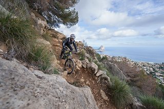 Auch auf steilen Abfahrten mit dem E-Bike liefert die XTR mehr als genug Power und zeigt sich langfristig standfest.