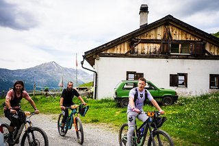 Arno's Bruder Nevin (hier rechts) ist Olympiasieger im Snowboard und auch auf dem Bike ein echtes Naturtalent. Arno's Bruder Nevin (hier rechts) ist Olympiasieger im Snowboard und auch auf dem Bike ein echtes Naturtalent.