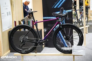 Einfach schön – die Hybridbauweise gibt es jetzt auch an einem Gravel-Modell.