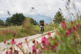 Durch atemberaubende Landschaften Durch atemberaubende Landschaften