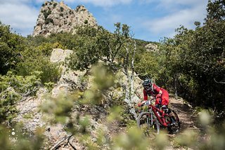 Ein schöner Fleck nahe der spanischen Pyräneen, der uns nicht wenig an das EWS-Rennen in Olargues/Frankreich, erinnert Ein schöner Fleck nahe der spanischen Pyräneen, der uns nicht wenig an das EWS-Rennen in Olargues/Frankreich, erinnert