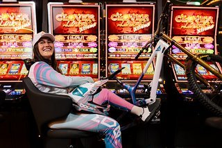 Wir hoffen inständig, dass Sian bei ihrem Rennlauf weniger Glück braucht als an den Spielautomaten.