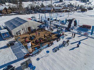 Lunchteam mit Sonnenbad im Ziel Lunchteam mit Sonnenbad im Ziel