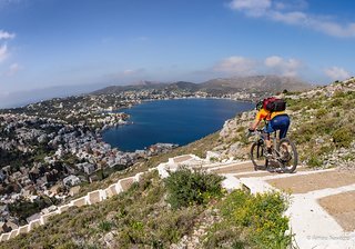 Popo raus, 'is steil! Hannes im Treppen-Downhill