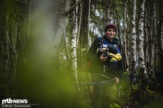 Wie gut es unserem Filmer Patrick bei seiner World Cup-Premiere trotz akutem Schlafmangel, Linksverkehr und wirklich imposanten Blasen an den Zehen gefallen hat, fasst dieses Bild schön zusammen.