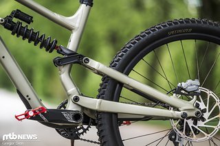 Das Status setzte auf den von Specialized bekannten Horstlink-Hinterbau mit Dämpferverlängerung. Das Status setzte auf den von Specialized bekannten Horstlink-Hinterbau mit Dämpferverlängerung.