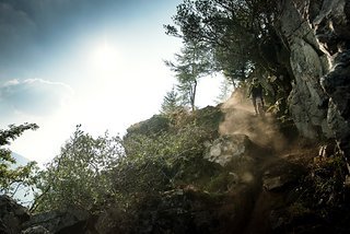 Brendan Fairclough auf der steilen und staubigen Abfahrt