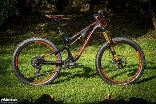 Das neue Scott Genius LT 700 Tuned Plus soll trotz dicker Reifen und 160 mm Federweg nur 12,7 kg auf die Waage bringen