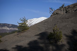 Es braucht nicht viel. Ein wenig Sonne, schneebedeckte Bergspitzen und gute Laune reichen aus. Es braucht nicht viel. Ein wenig Sonne, schneebedeckte Bergspitzen und gute Laune reichen aus.