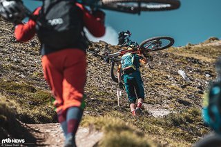 Neben den Rennteilnehmern sind auch unzählige andere Bergfreunde auf den Trails unterwegs