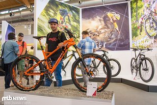 Teamfahrer Michal Prokop vor dem Pathriot