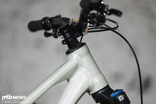Das Commencal Tempo kommt mit einer ausgewogenen, moderaten Geometrie und einem 65,5° flachen Lenkwinkel daher. Das Commencal Tempo kommt mit einer ausgewogenen, moderaten Geometrie und einem 65,5° flachen Lenkwinkel daher.