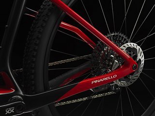 Auch am Hardtail kommen kurze Kettenstreben zum Einsatz.
