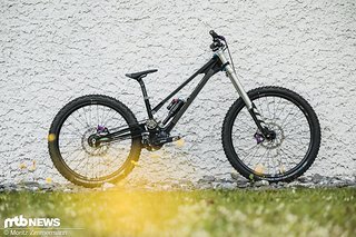 Allein schon aufgrund der neuen Manitou Dorado ist das Gamux Sego von Henry Kerr optisch ein absoluter Leckerbissen mit Bike der Woche-Potenzial.