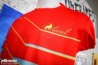 Für den neuen Teamfahrer Marcus Klausmann hat Local Outerwear das Klausmann Jesery aufgelegt. Passend dazu gibt es eine farblich abgestimmte Shorts.