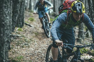 Die ersten Meter des Weges sind fantastisch, anschließend bewahrheitet sich die Warnung des Hoteliers und das Gefälle wird kaum mehr fahrbar. Die ersten Meter des Weges sind fantastisch, anschließend bewahrheitet sich die Warnung des Hoteliers und das Gefälle wird kaum mehr fahrbar.