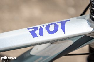 Neben dem hier gezeigten Enduro-Bike umfasst die Riot-Modellreihe noch zwei weitere interessante Mountainbikes.