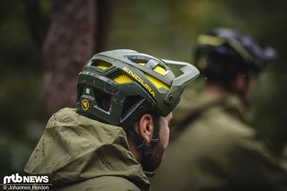 Dennis trägt den Endura MT500 MIPS Helm in Größe L/XL, Farbe Oliv. Dennis trägt den Endura MT500 MIPS Helm in Größe L/XL, Farbe Oliv.