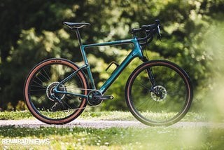 Das Topmodell des neuen Topstones schlägt mit einem Preis von 7.499 € zu Buche und schaltet mit einer kabellosen SRAM AXS-Schaltung.