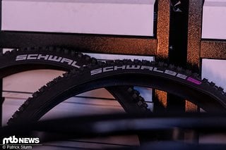 Schwalbe Magic Mary und Big Betty werden für den Test verbaut.