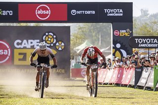 Deutlich bedeutsamer im Hinblick auf die Gesamtwertung war jedoch der Zeitverlust des drittplatzierten World Bicycle Relief-Teams.