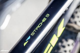 Das Trek Stache 9 ist das Topmodell der Serie und kommt in schlichtem Schwarz daher