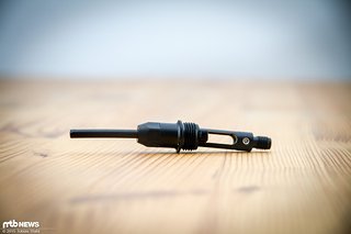 Das Ende der Lenkerfernbedienung direkt aus der Packung
